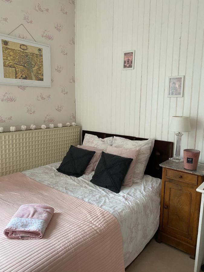 Bed and Breakfast Le Trianon à Le Bourgneuf-la-Foret Extérieur photo